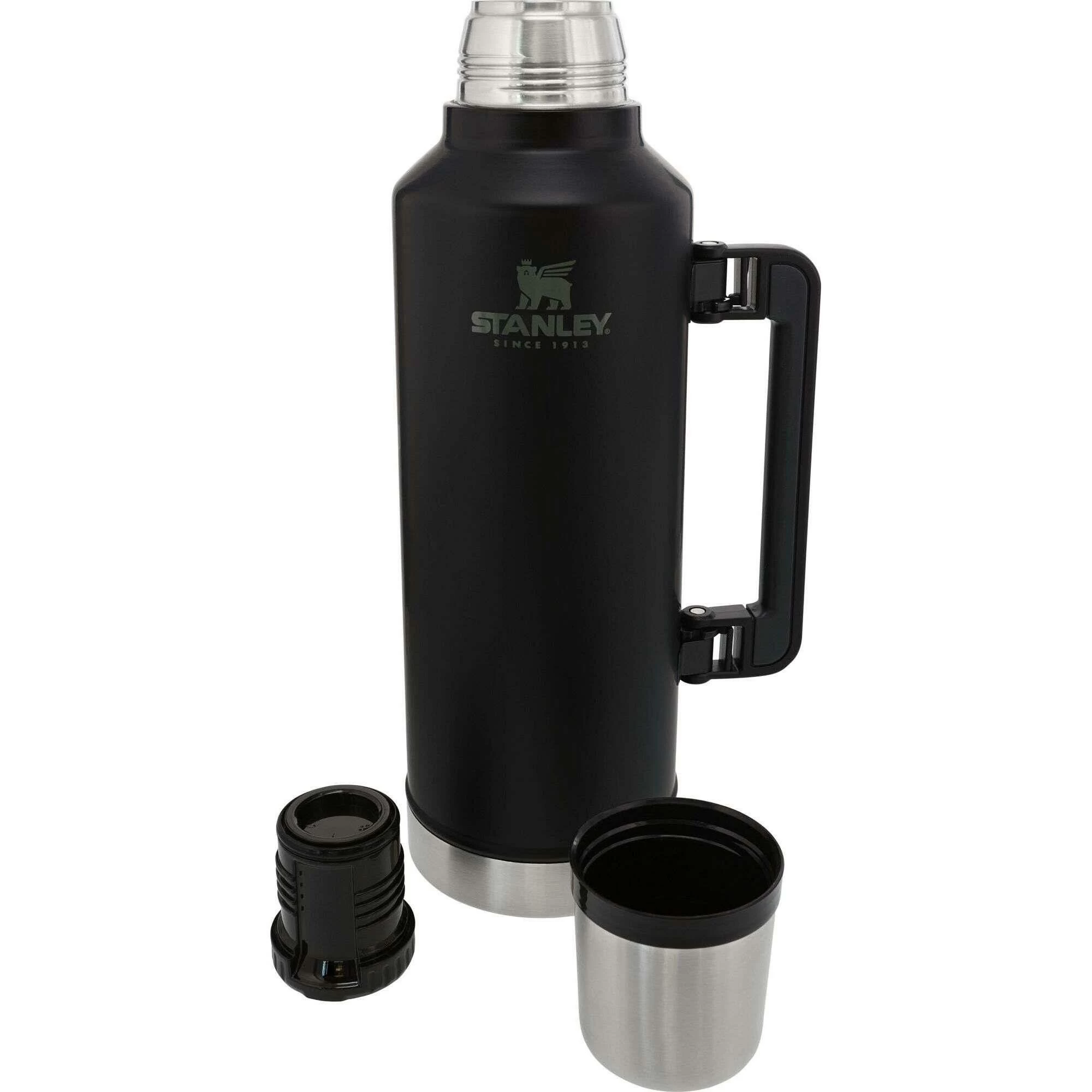 Stanley PMIThe Legendary Classic thermosfles 2,3 liter matte black Stanley PMIThe Legendary Classic Thermosfles 2,3 Liter Matte Black -dewitschijndel winkel 115074 990 03